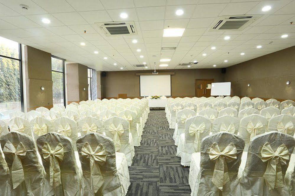 The Gold Beach Resort Daman Luaran gambar