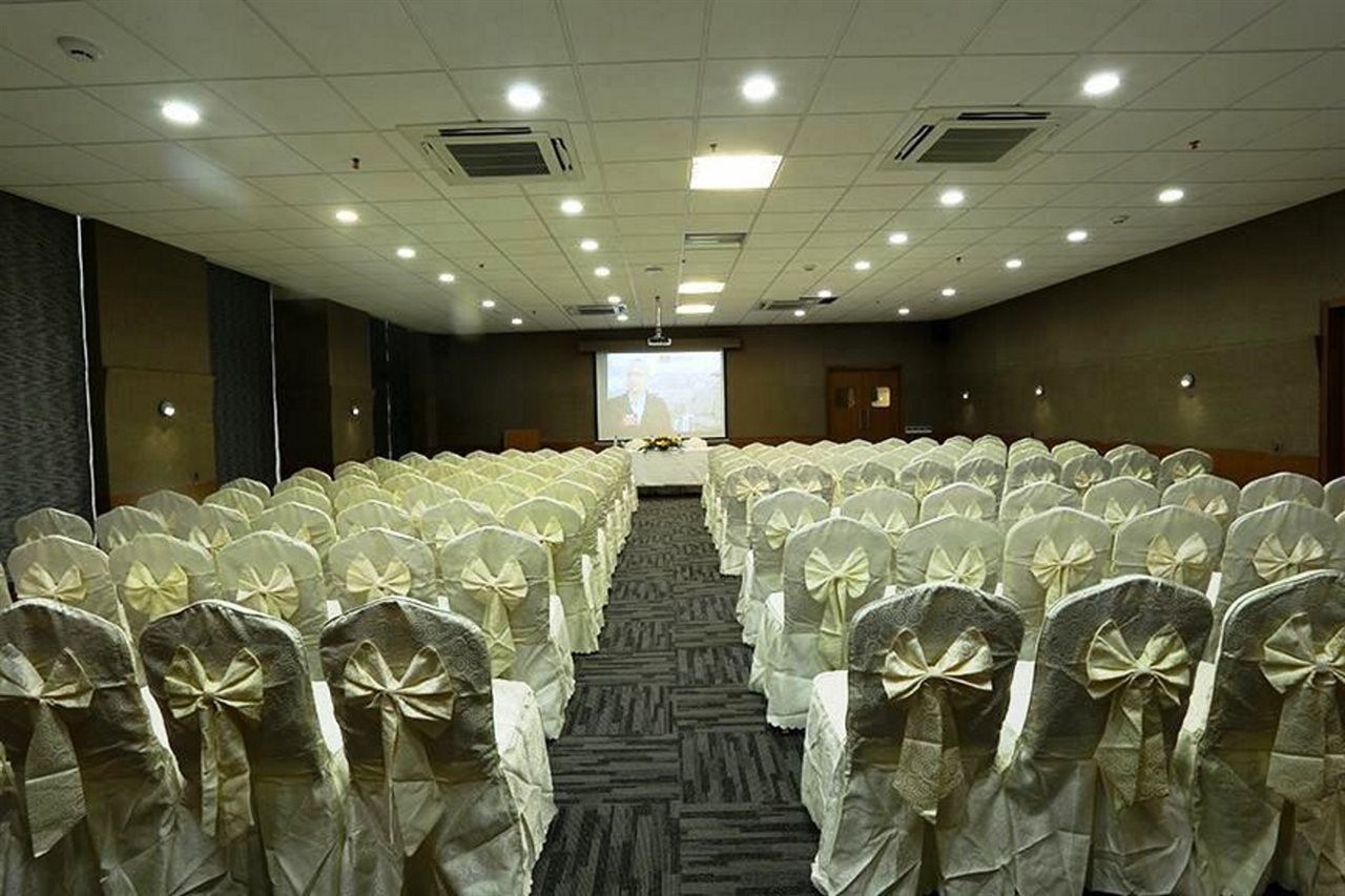 The Gold Beach Resort Daman Luaran gambar