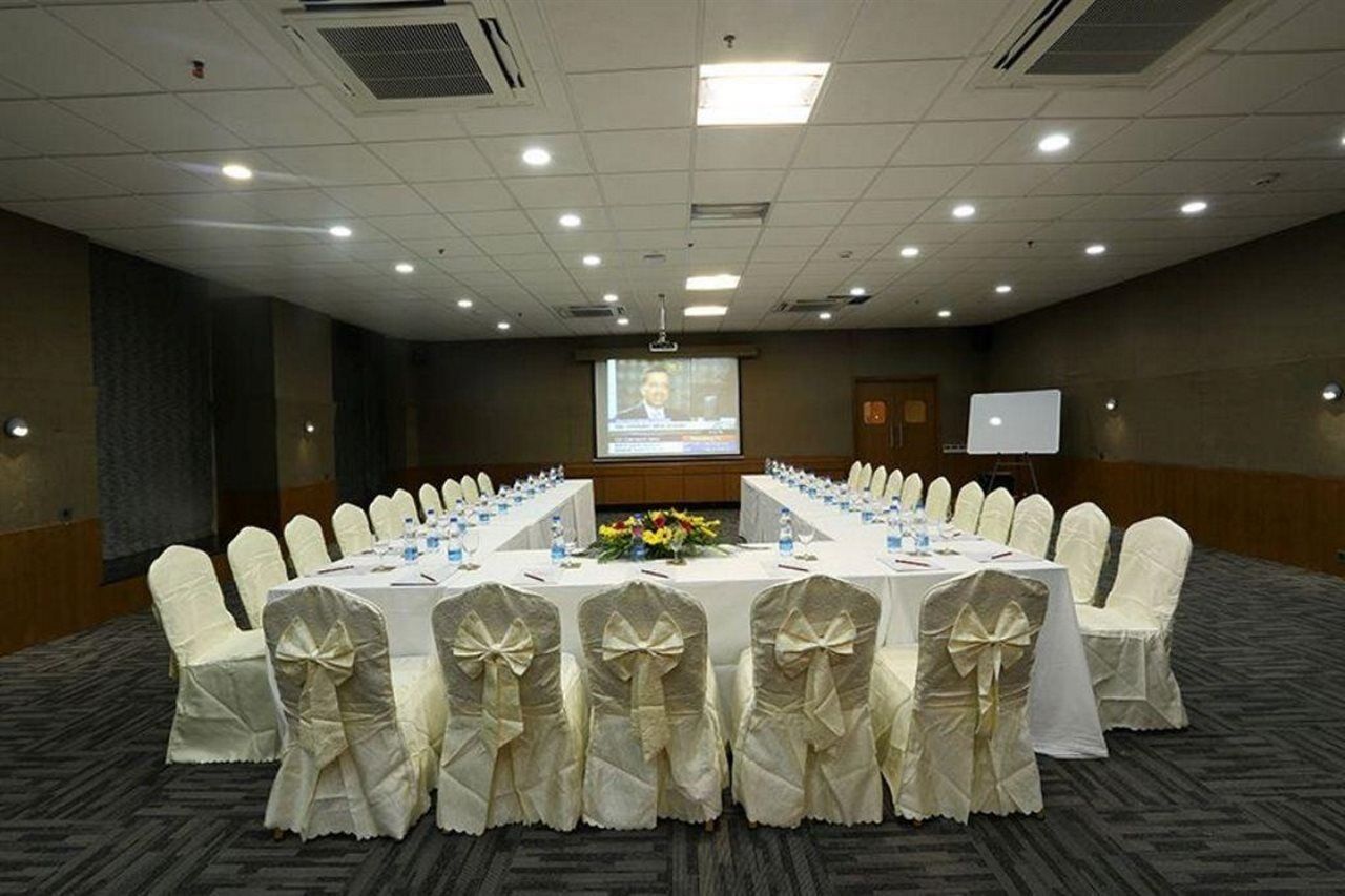 The Gold Beach Resort Daman Luaran gambar