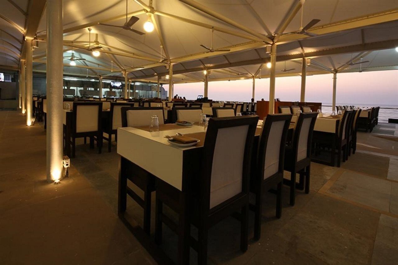 The Gold Beach Resort Daman Luaran gambar