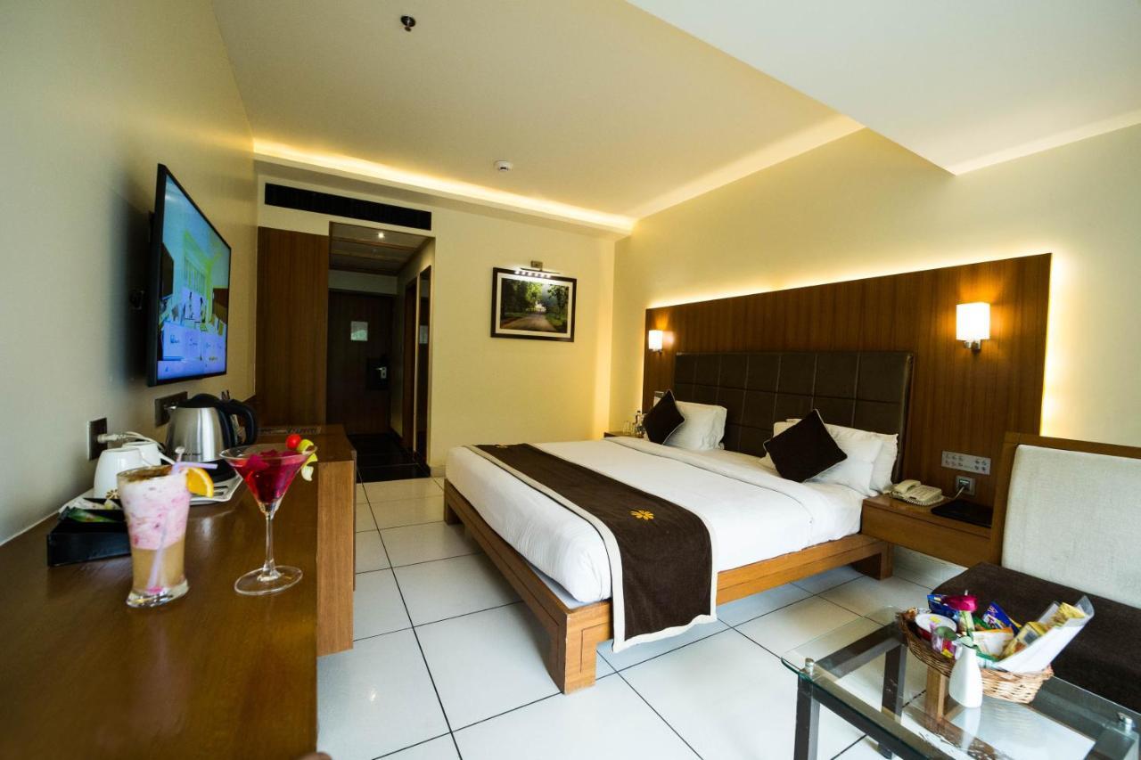 The Gold Beach Resort Daman Luaran gambar