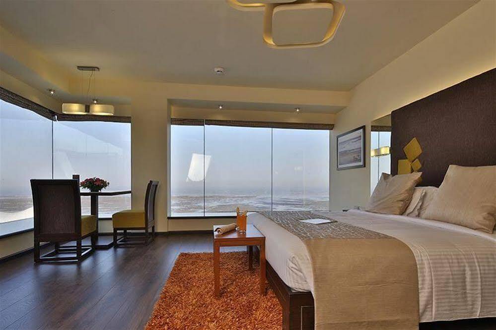 The Gold Beach Resort Daman Luaran gambar